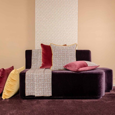 Luxurious cushion square Carrè in solid color velvet