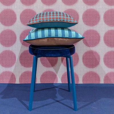 Luxurious cushion square Carrè in geometric fabric