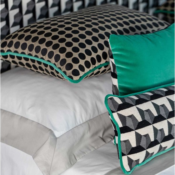 Luxurious cushion rectangular Longue in multicolor/pattern fabric