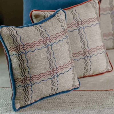 Luxurious cushion square Carrè in geometric fabric