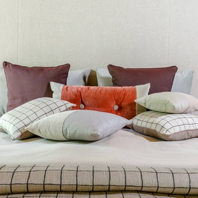 Cuscino d'arredo quadrato Carrè Bis in tessuto falso unito