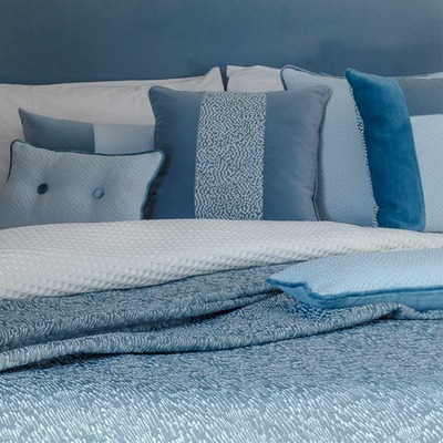 Luxurious cushion rectangular Longue in false unit fabric