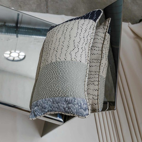 Luxurious cushion rectangular Bandè in false unit fabric