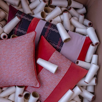 Luxurious cushion square Carrè Degradè in false unit fabric