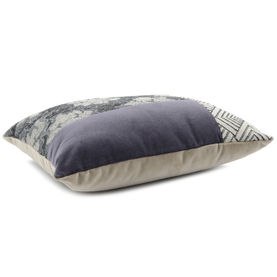 Luxurious cushion square Carrè T in geometric fabric