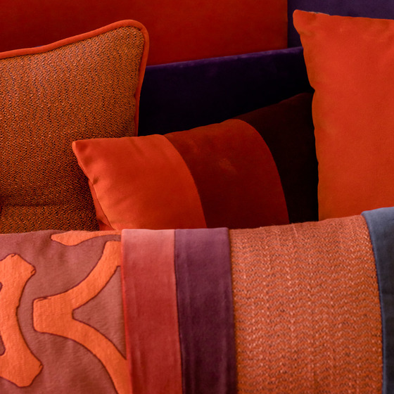 Luxurious cushion rectangular Degradè in solid color velvet