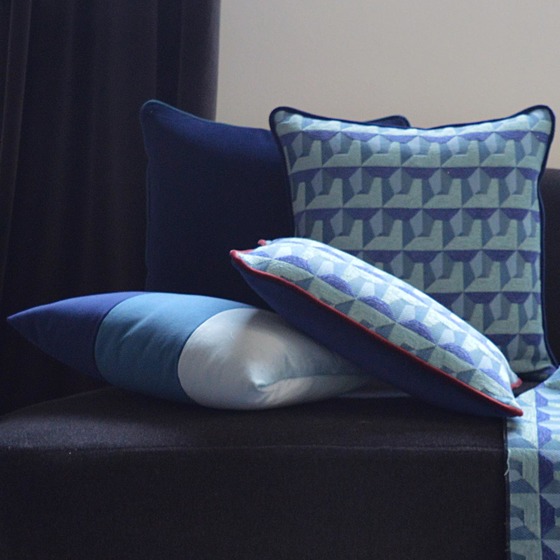 Cuscini arredo Degradè, colore blu. Acquista online i cuscini decorativi.