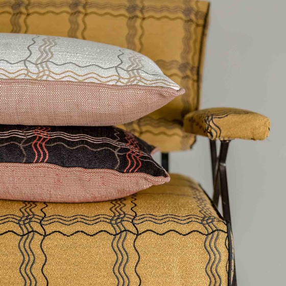 Luxurious cushion square Carrè in geometric fabric