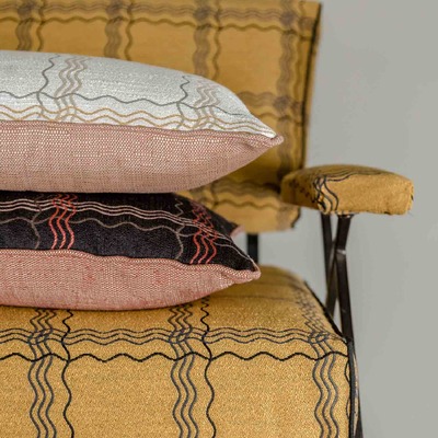 Luxurious cushion square Carrè in geometric fabric