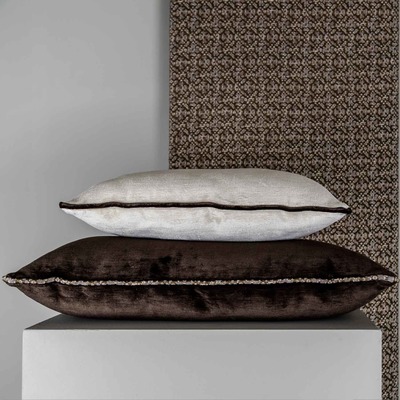 Luxurious cushion rectangular Longue in solid color velvet