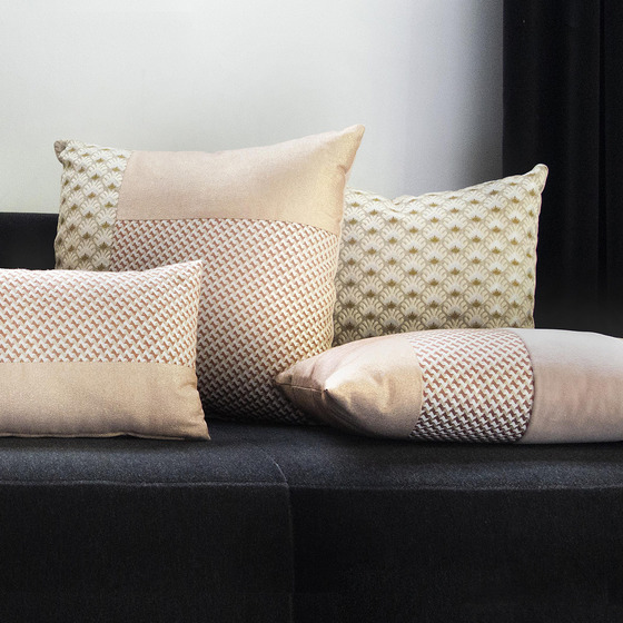 Cuscini arredo Simple Orizzontal, colore cammello, marrone, bronzo.  Acquista online i cuscini decorativi.