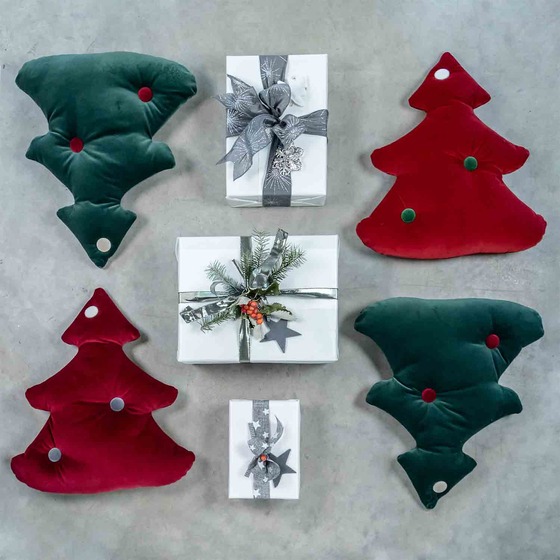 Luxurious cushion Cuscini Speciali Alpine in solid color velvet
