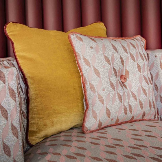 Luxurious cushion rectangular Longue in false unit fabric